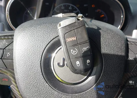 2014 Jeep Grand Cherokee Summit z USA, uszkodzony, nr VIN 1C4RJFJM0EC538793